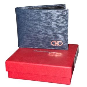 Salvatore Ferragamo Men’s Wallet - Nero Pebble Calf Leather Wallet in Ocean Blue